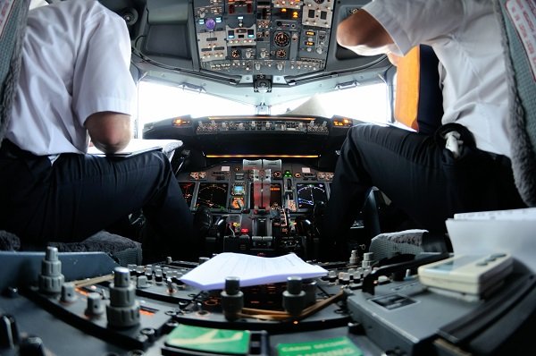Shared Cockpit — Two pilots flying together